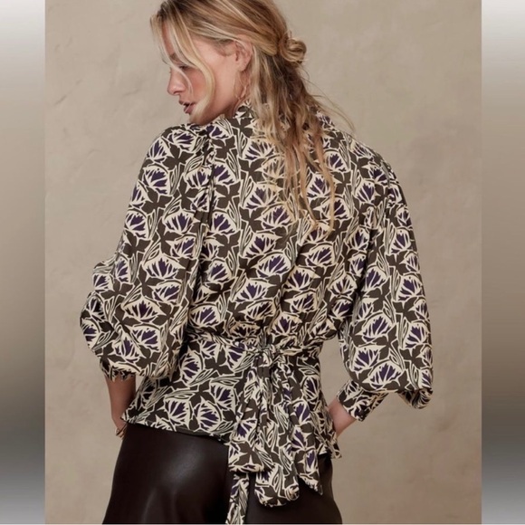 š„Banana Republic Silky Satin Tie Wrap Blouse Women Size S - Picture 3 of 14